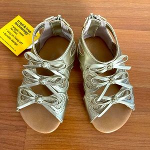 BNWT Girls Sandal - Gold - size 5 1/2 - SmartFit - Heart Sandal